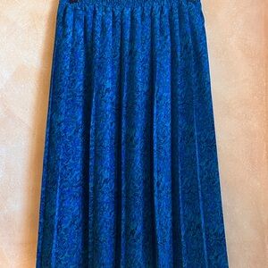 Leslie Faye Turquoise & Purple Abstract Print Pleated Shirt